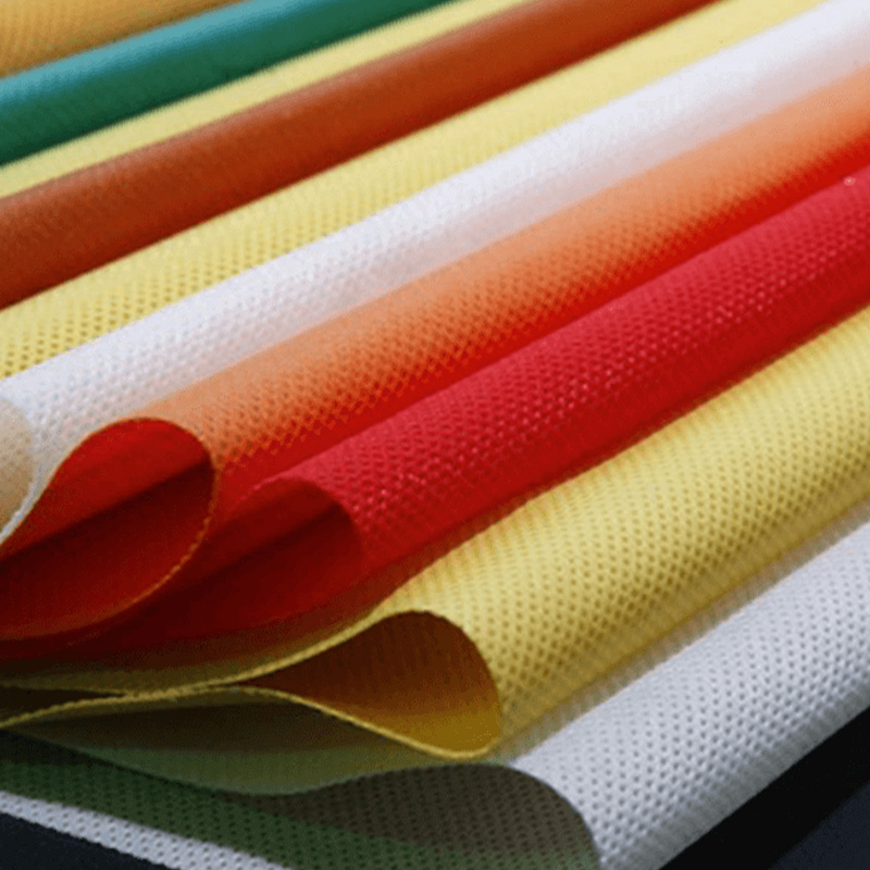 白色ポリエステル短繊維不織布(ニードルパンチ用)2.5D×64mm